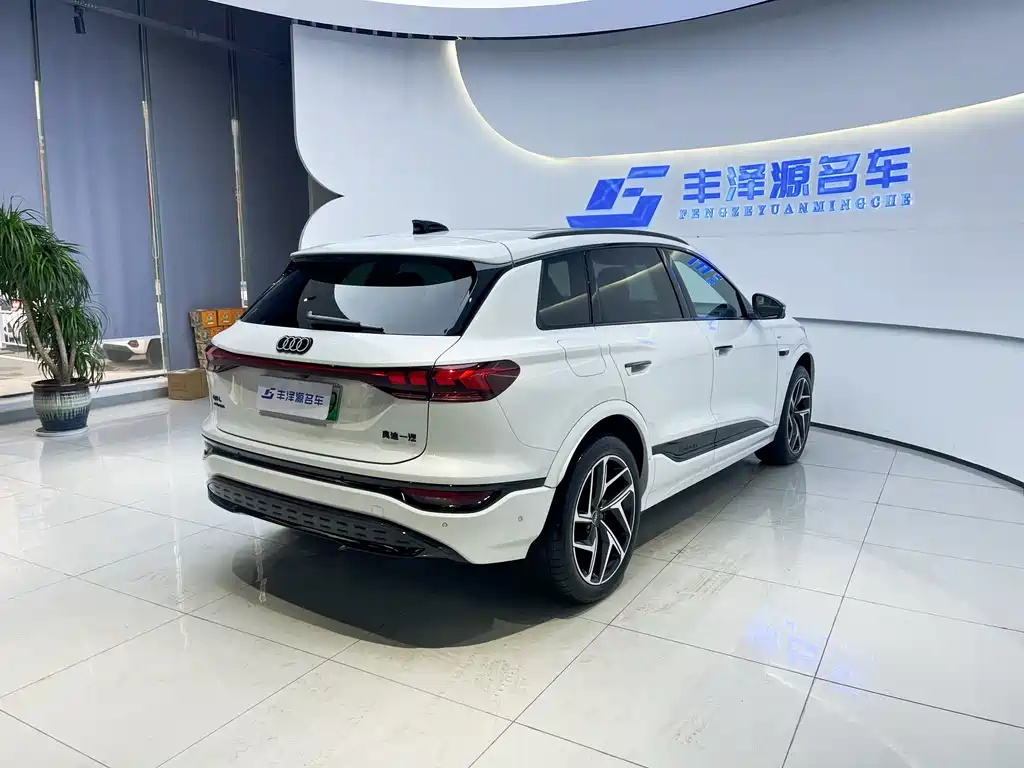 Audi Q6L e-tron 2025 — фото 4