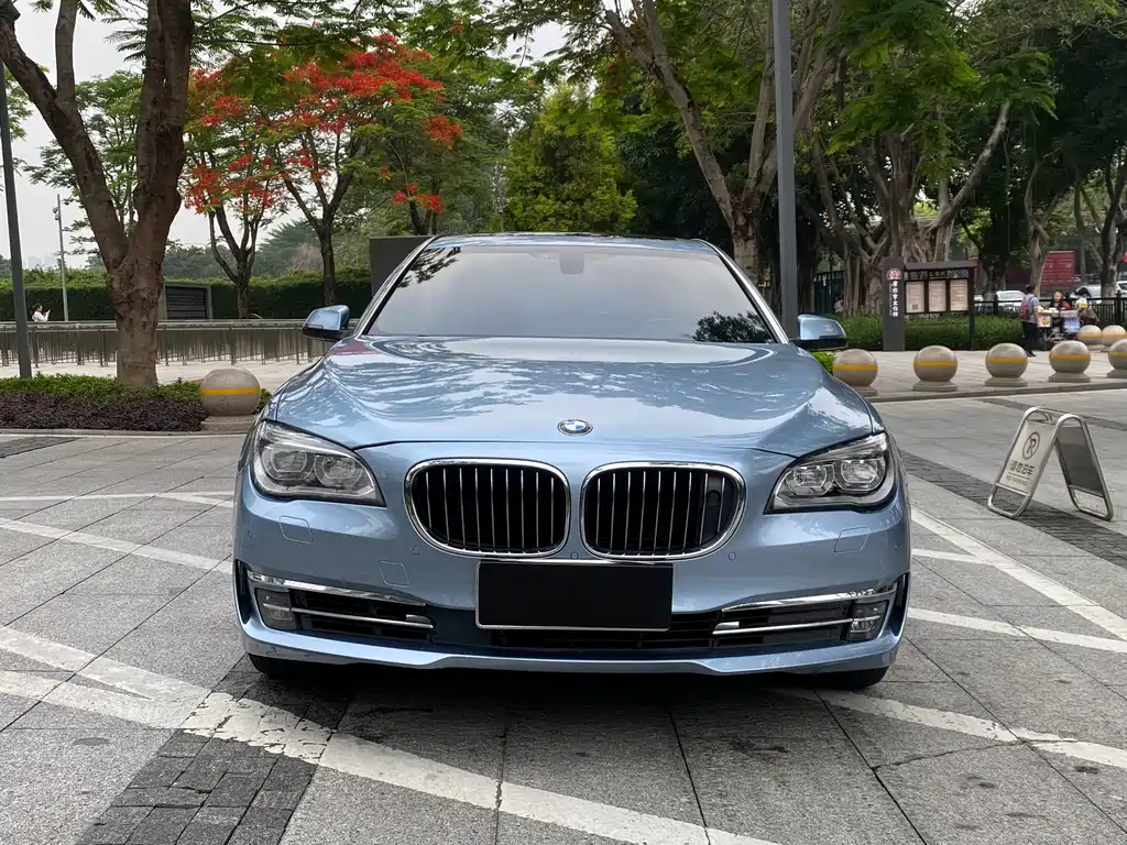 BMW 7 Series 2013 — фото 2