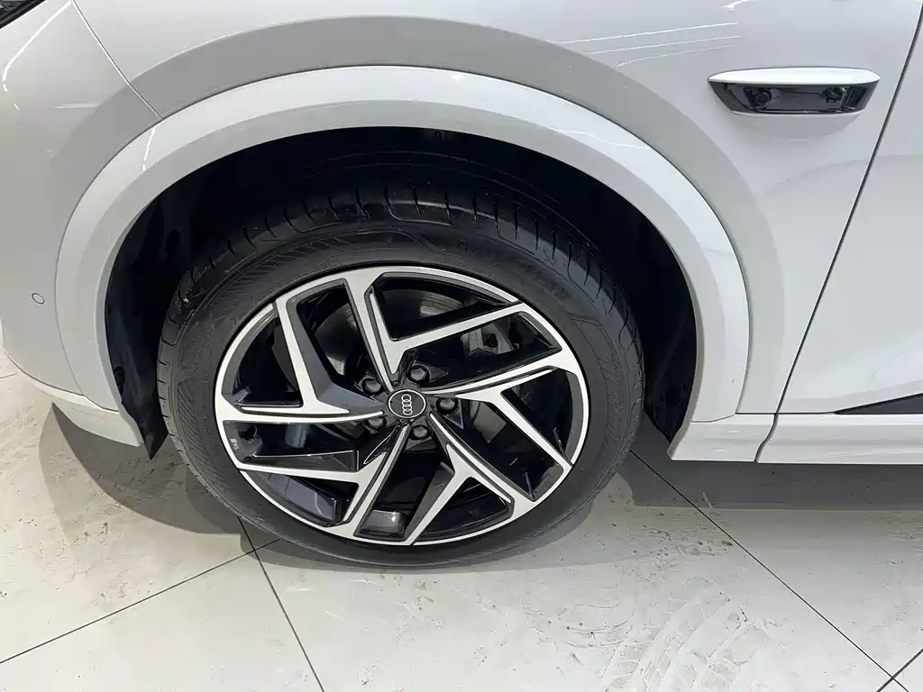 Audi Q6L e-tron 2025 — фото 13