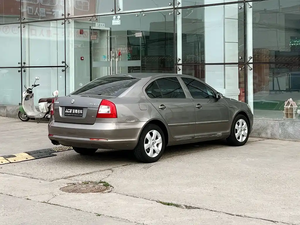 Skoda Octavia 2010 — фото 4
