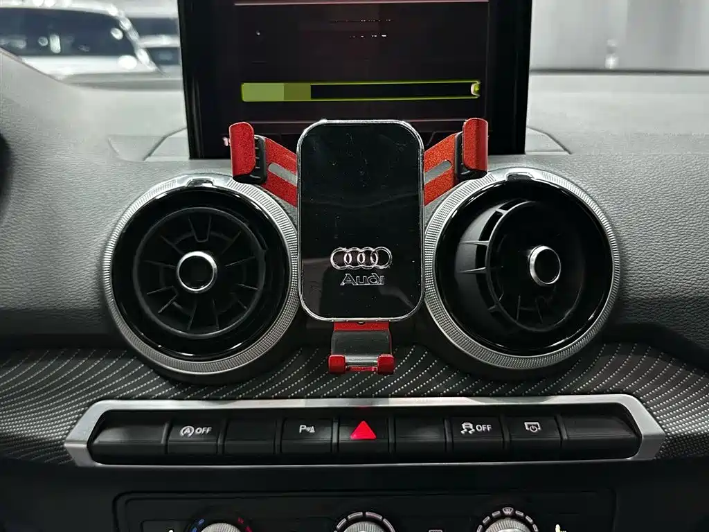 Audi Q2L 2023 — фото 14