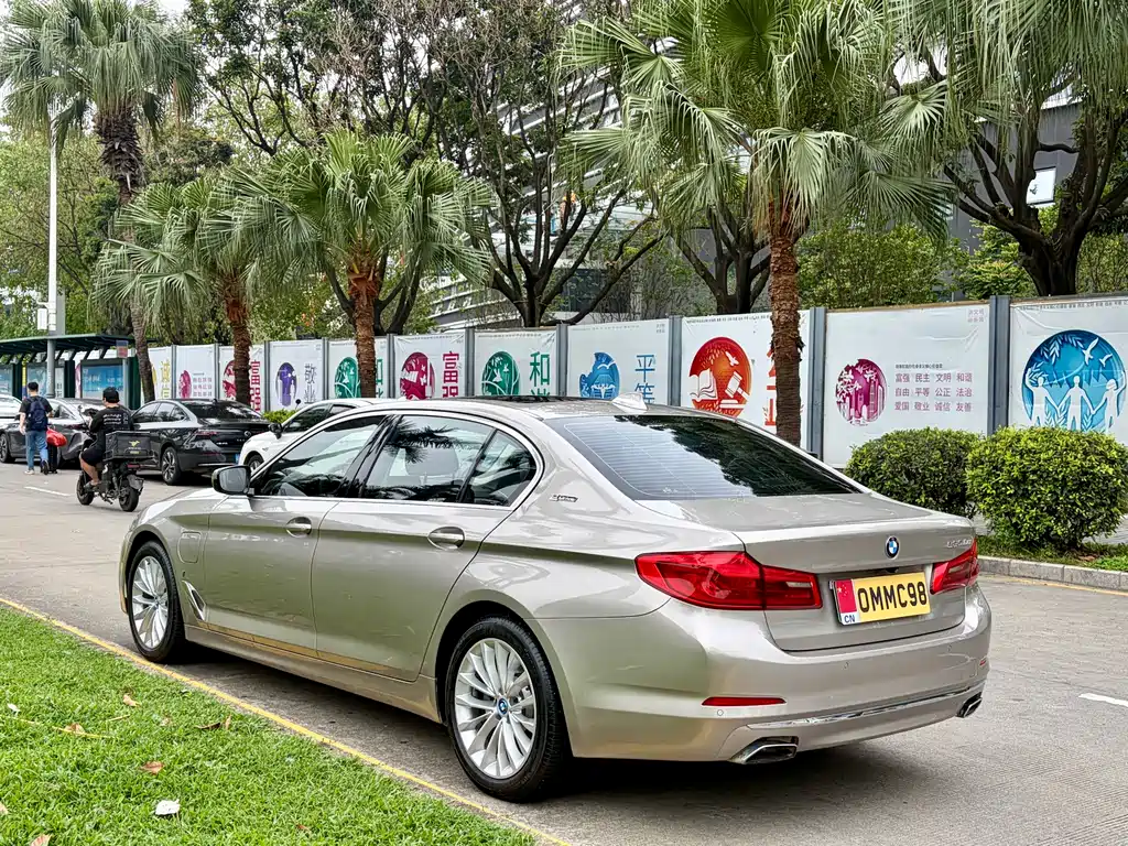 BMW 5 Series New Energy 2019 — фото 6