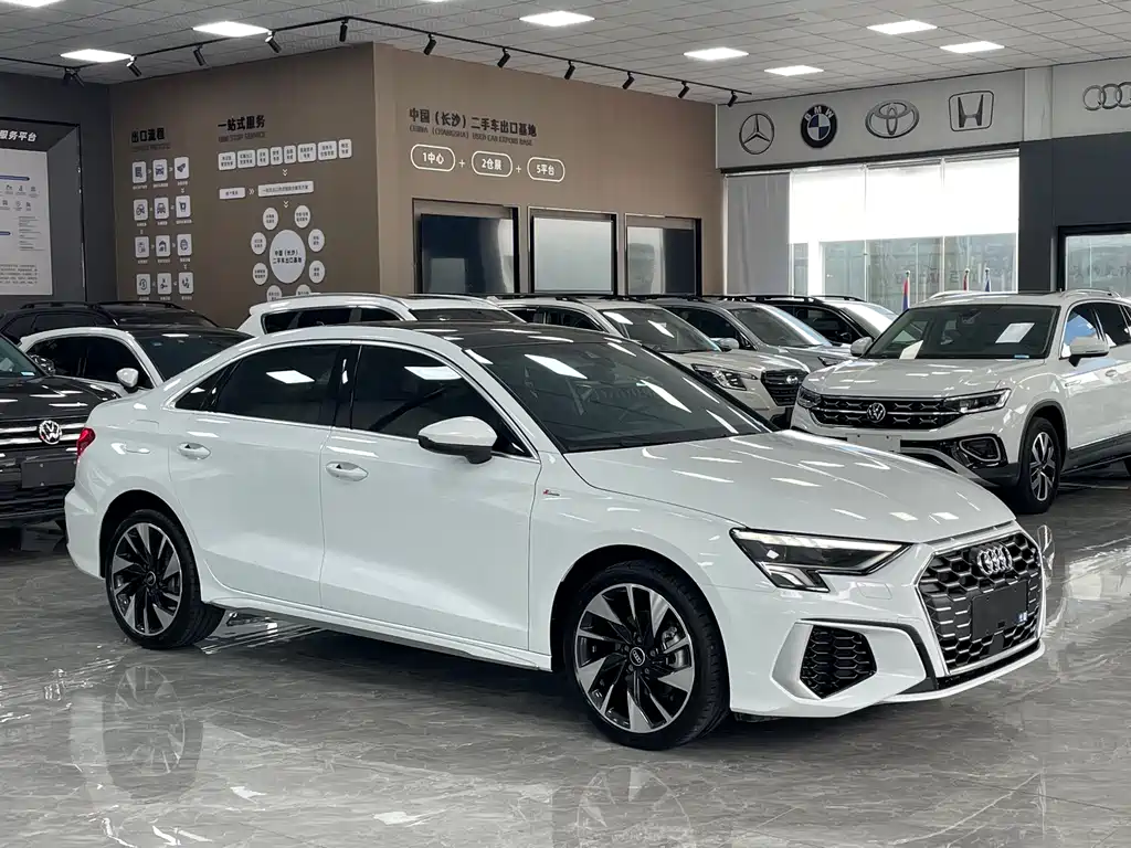 Audi A3 2023 — фото 3