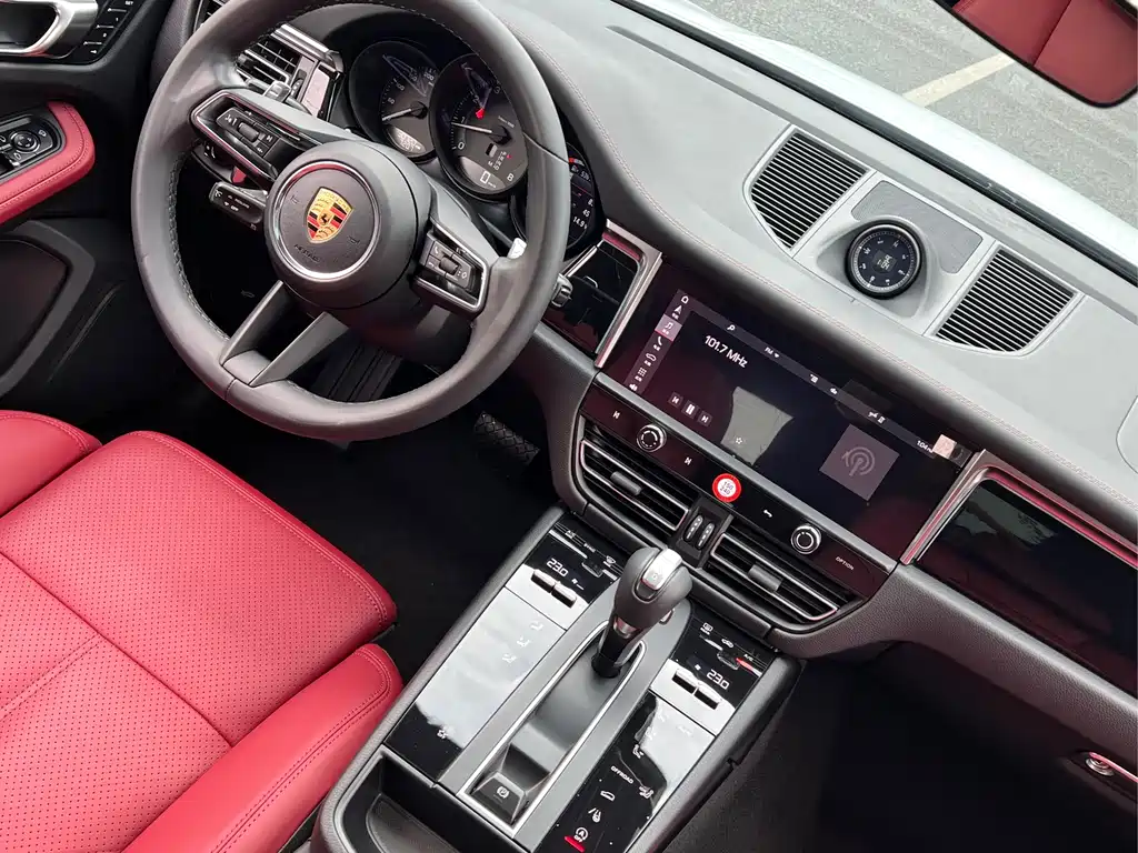 Porsche Macan 2023 — фото 11