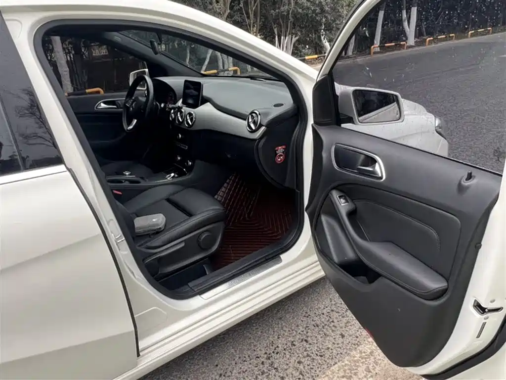 Mercedes-Benz B-Class 2018 — фото 15