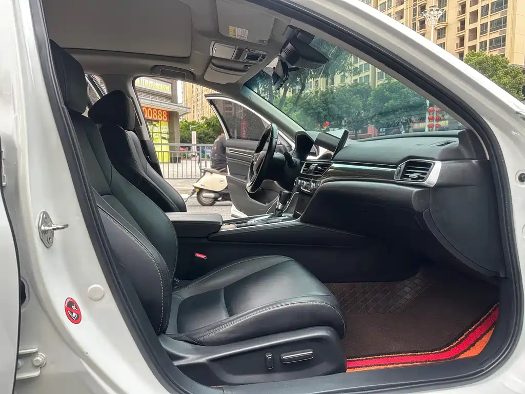 Honda Accord 2022 — фото 10