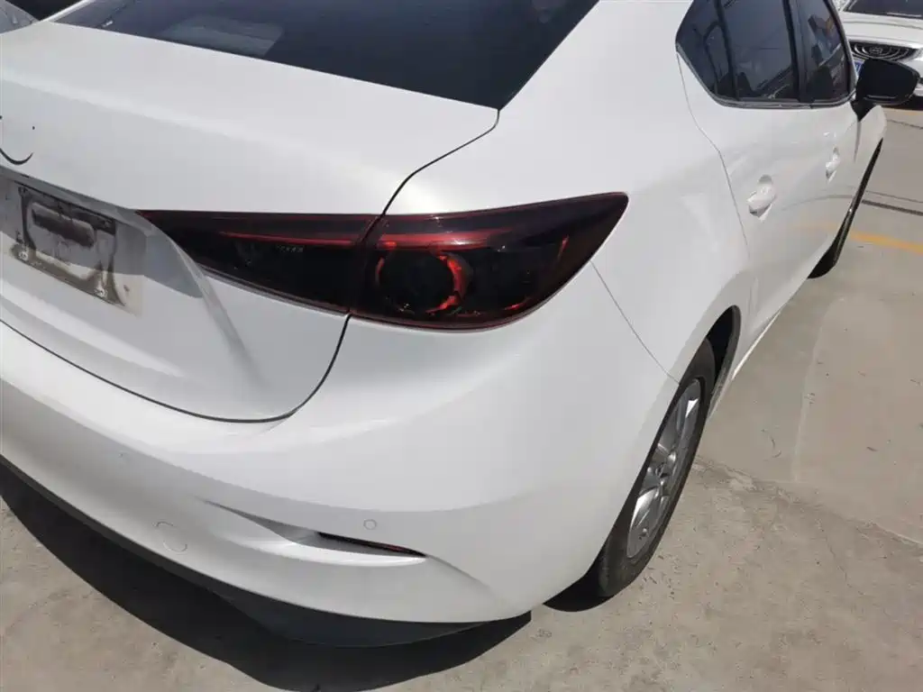 Mazda 3 Axela 2019 — фото 8