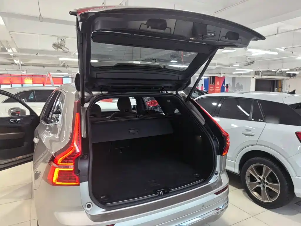Volvo XC60 2023 — фото 19