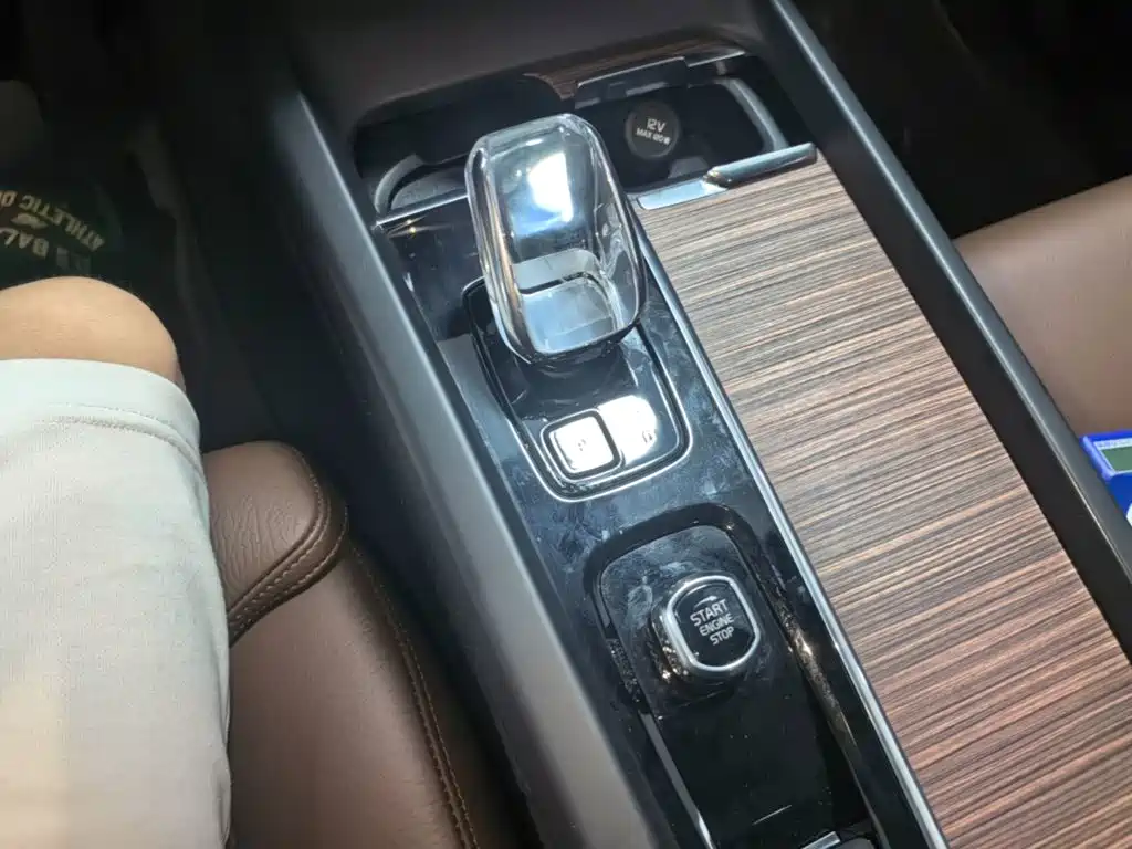 Volvo XC60 2023 — фото 14