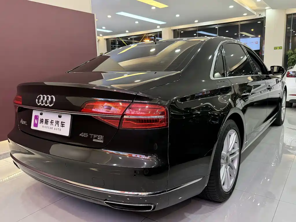 Audi A8 2017 — фото 4