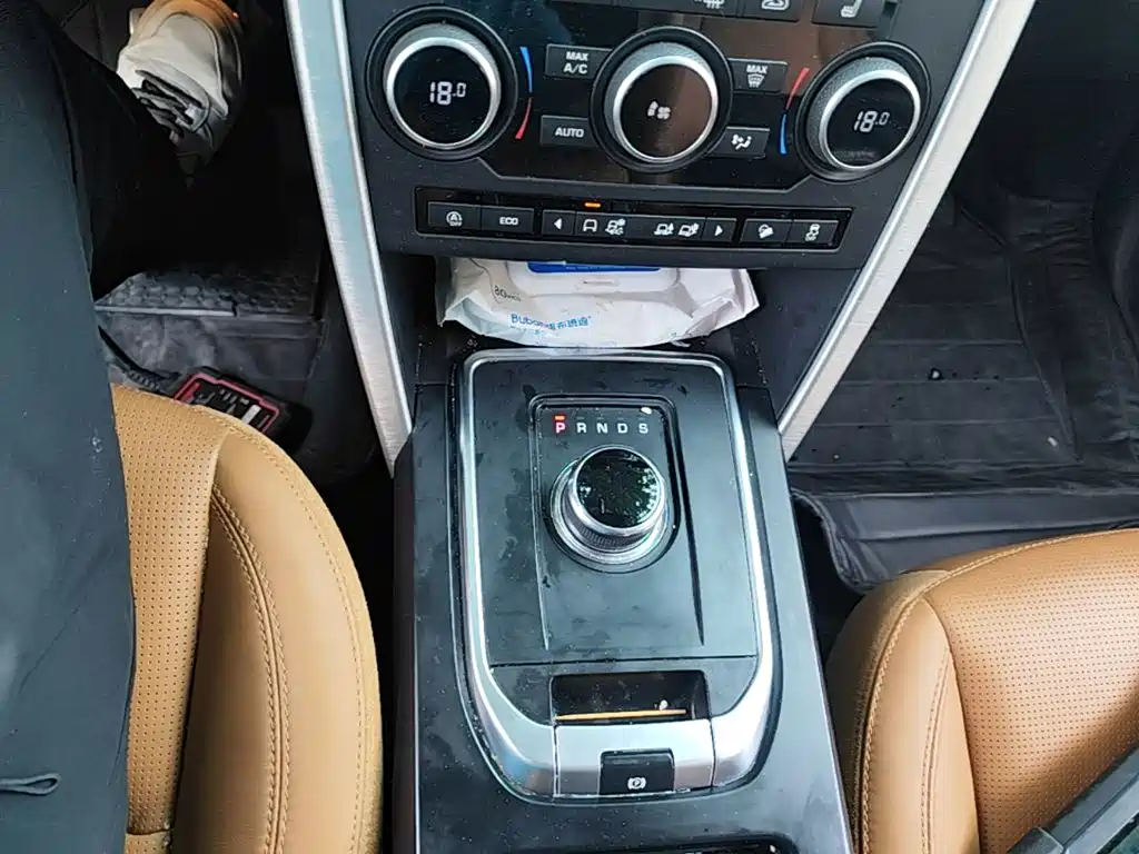 Land Rover Discovery Sport 2018 — фото 14