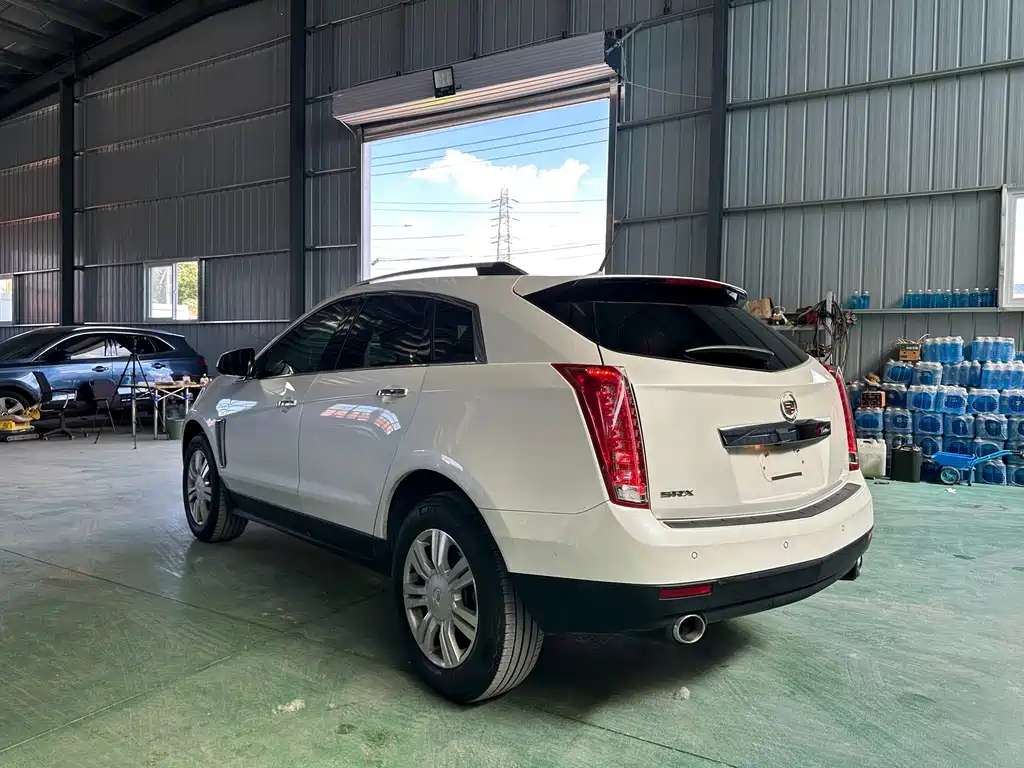 Cadillac SRX 2016 — фото 9