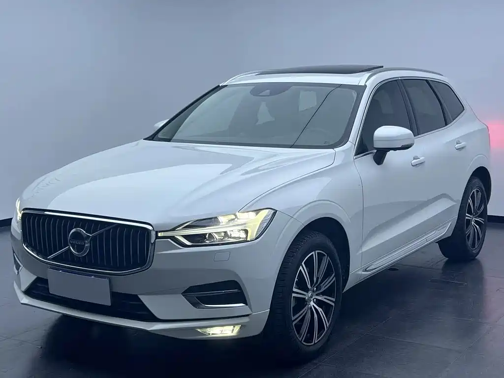 Volvo XC60 2018 — фото 1