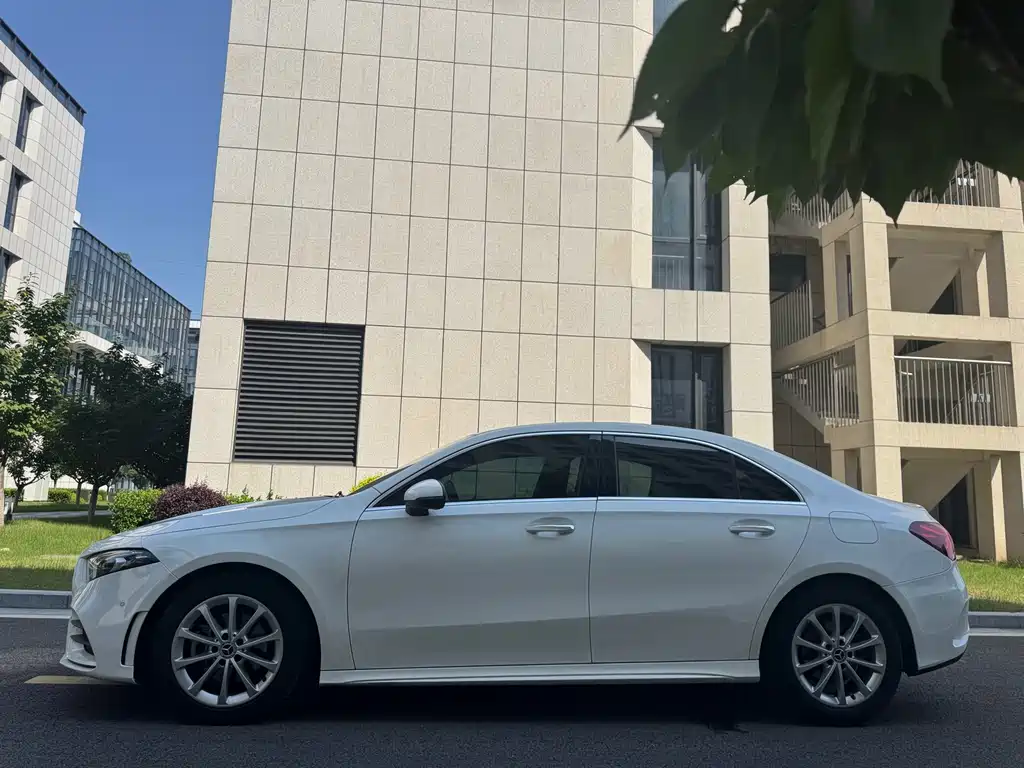 Mercedes-Benz A-Class 2019 — фото 30