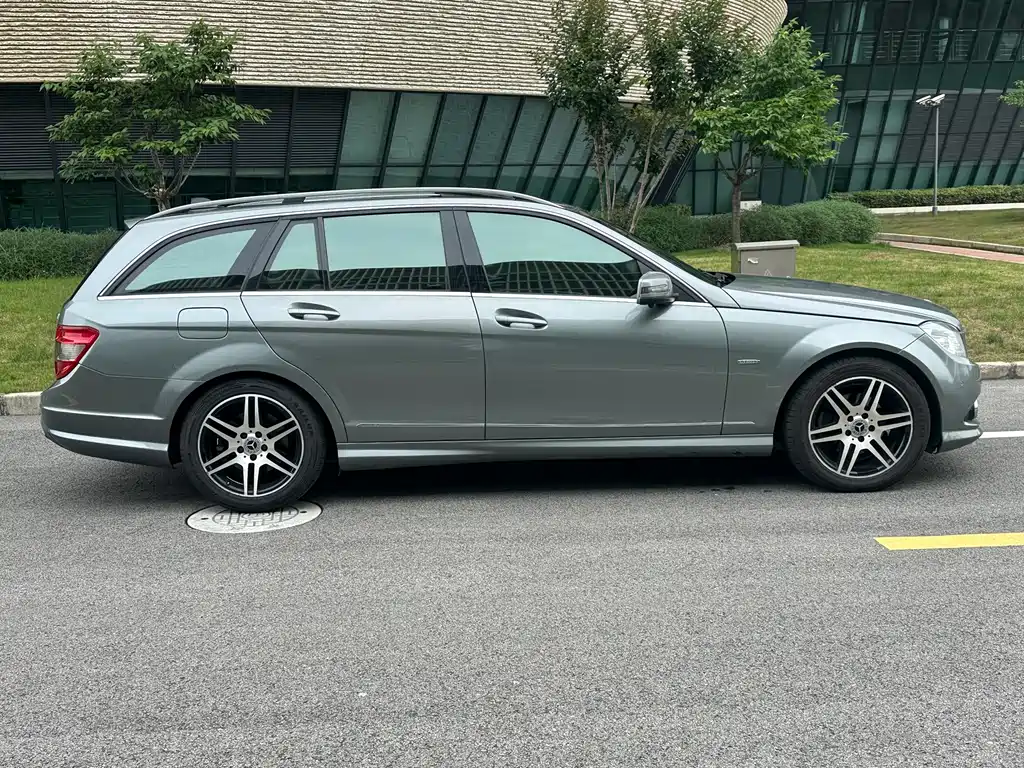 Mercedes-Benz C-Class 2010 — фото 4