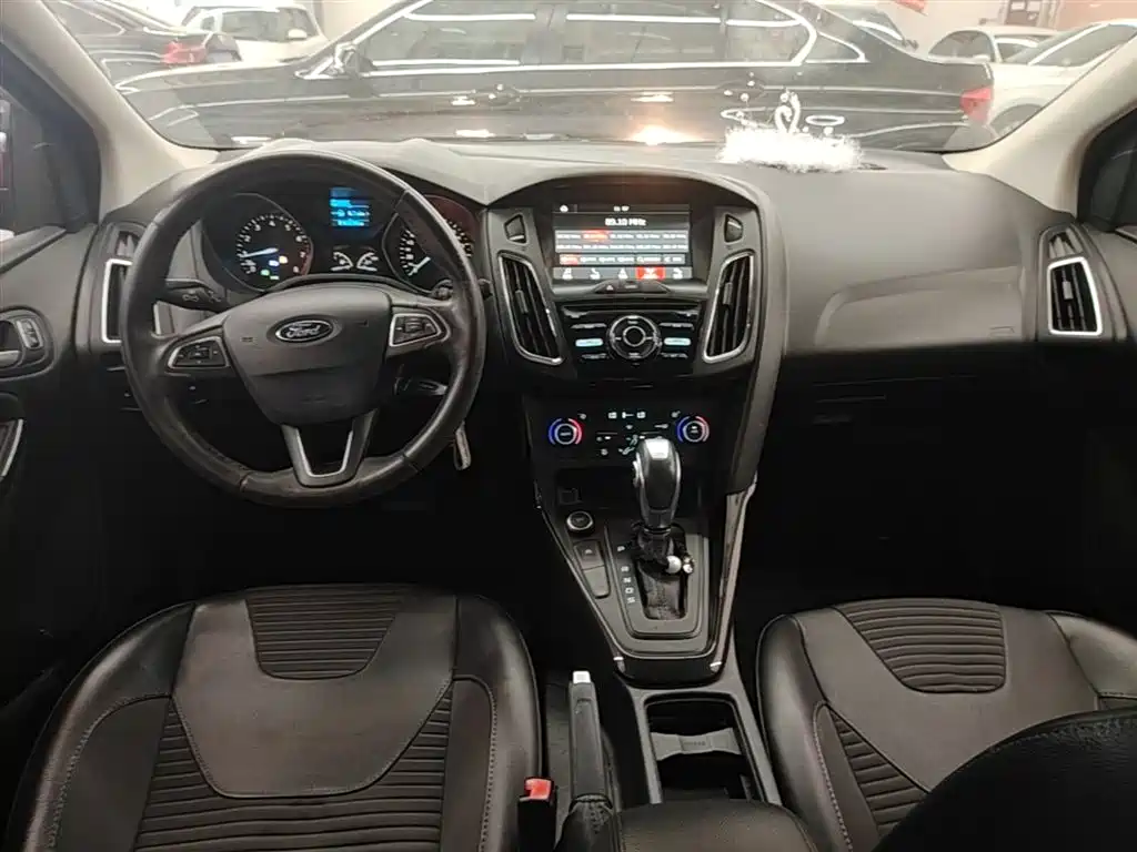 Ford Focus 2017 — фото 13