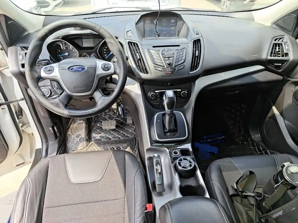 Ford Kuga 2015 — фото 10