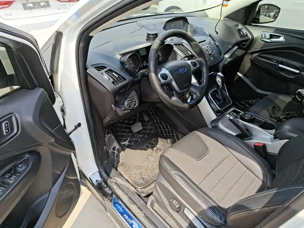 Ford Kuga 2015 — фото 16