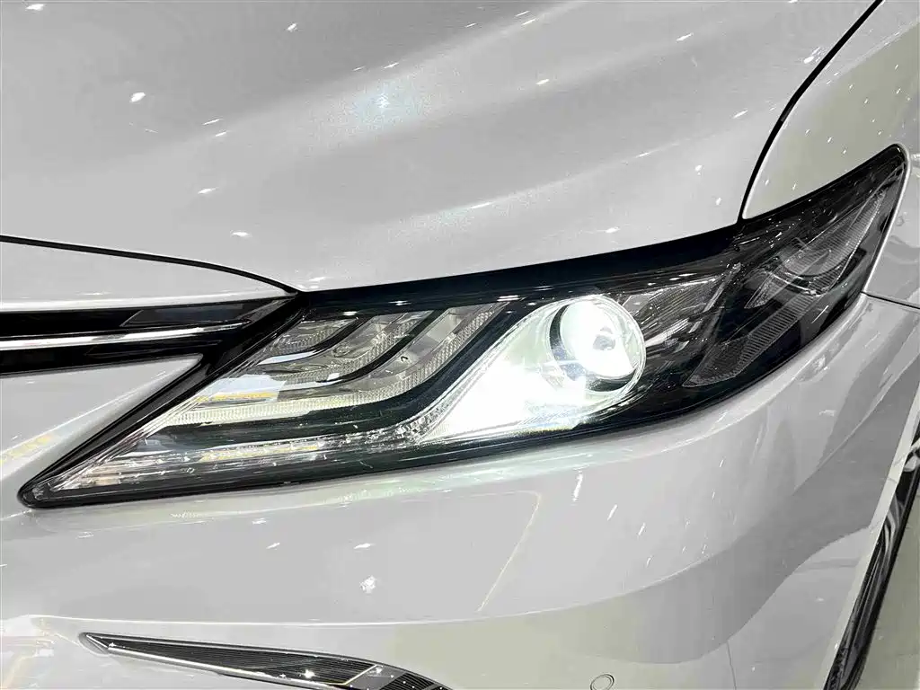 Toyota Camry 2022 — фото 7