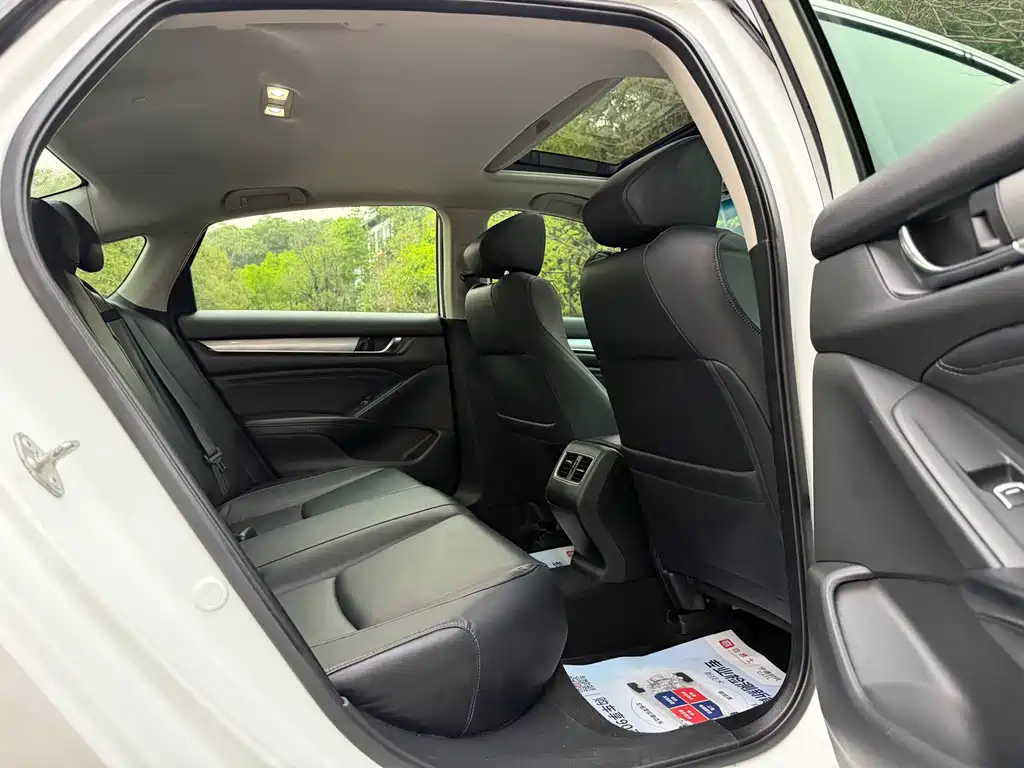 Honda Accord 2020 — фото 10