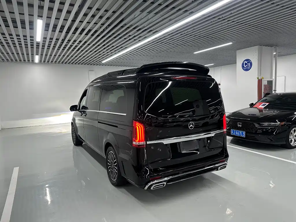 Mercedes-Benz V-Class 2018 — фото 13