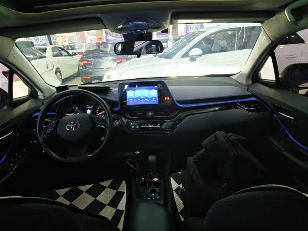 Toyota C-HR 2022 — фото 10