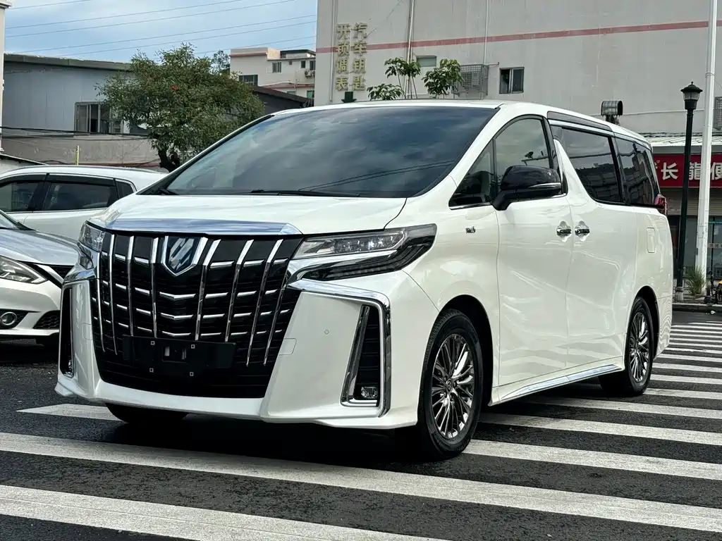 Toyota Alphard 2022 — фото 1
