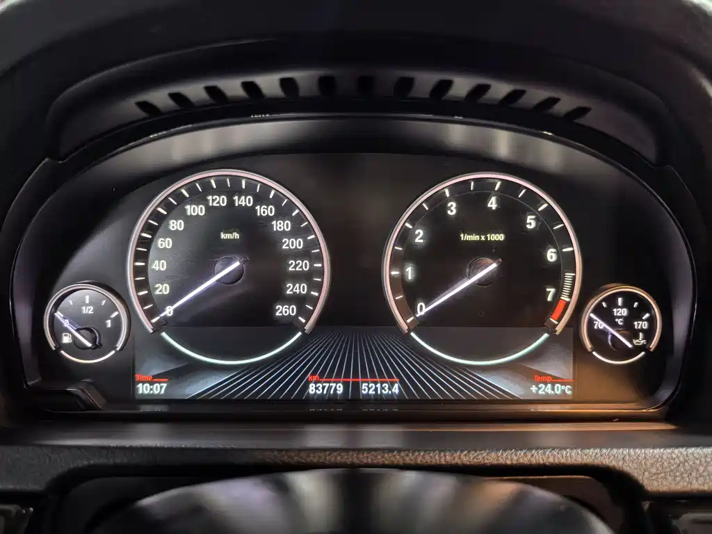 BMW 5 Series GT 2015 — фото 13