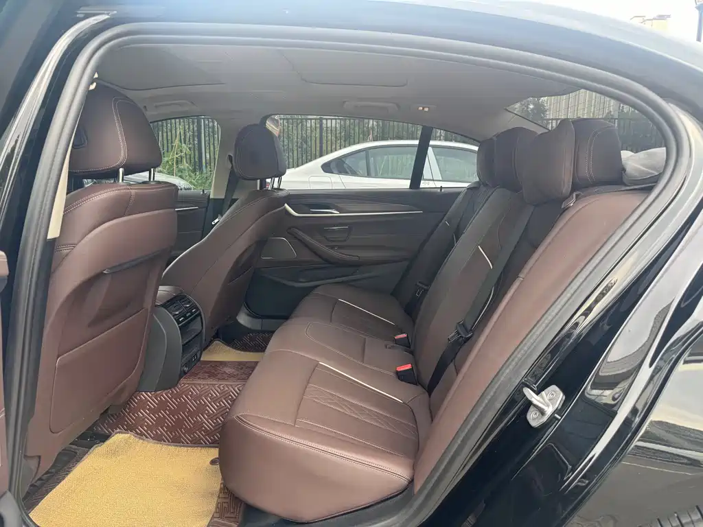 BMW 5 Series 2022 — фото 16