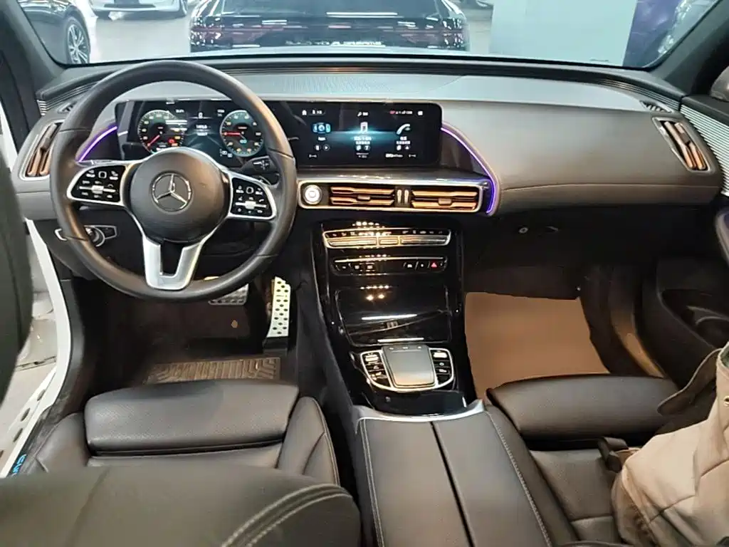 Mercedes-Benz EQC 2021 — фото 10
