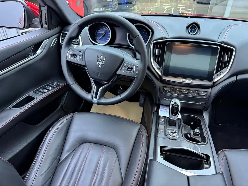 Maserati Ghibli 2018 — фото 11