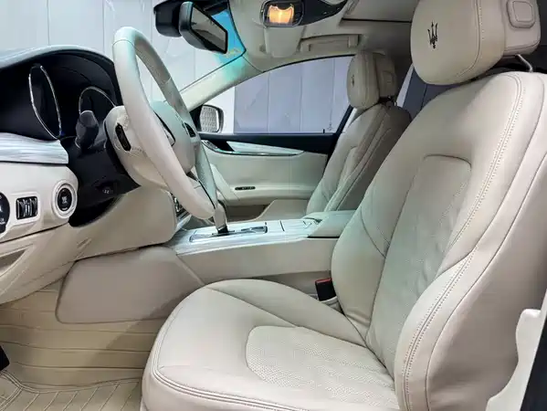 Maserati Quattroporte 2013