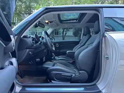 MINI MINI 2023