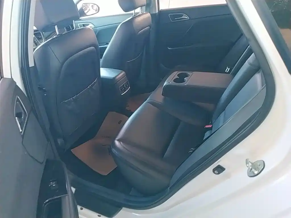 Hyundai Mistra 2015 — фото 17