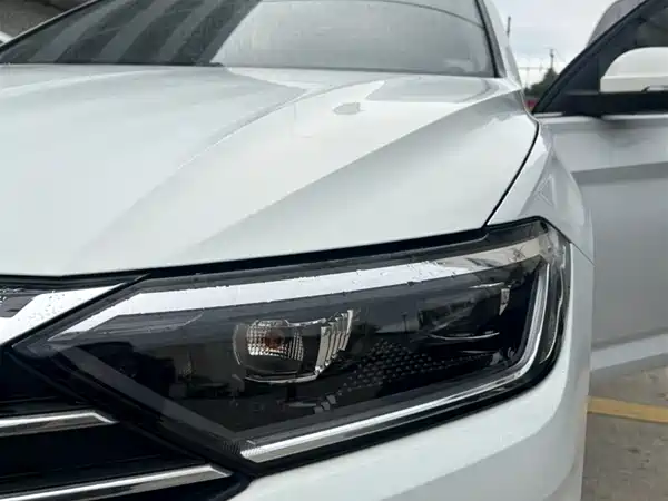Volkswagen Sagitar 2020