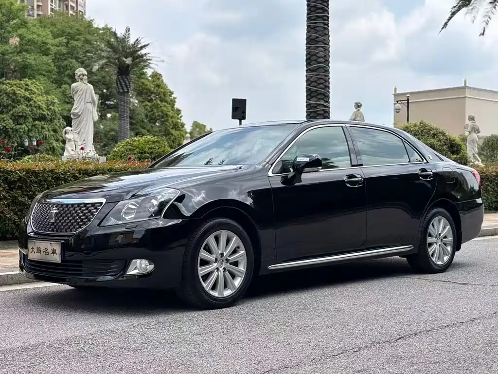 Toyota Crown 2011