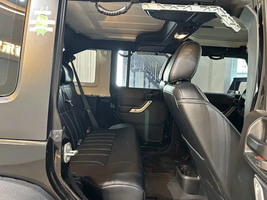 Jeep Wrangler 2019 — фото 11