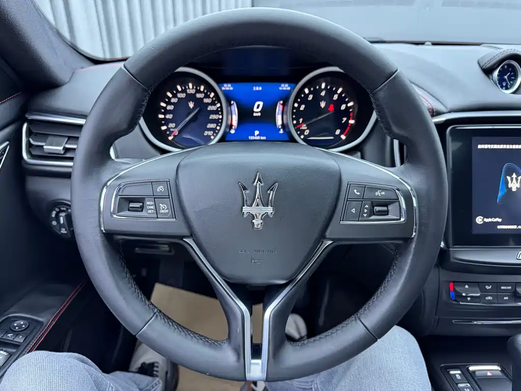 Maserati Ghibli 2018 — фото 23
