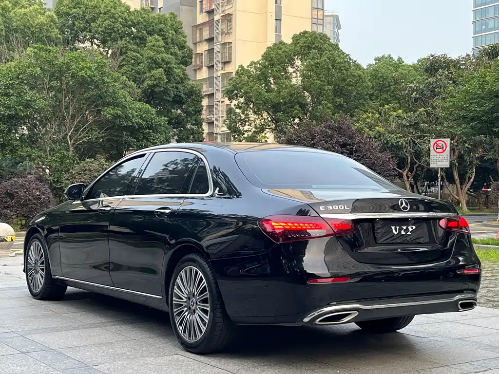 Mercedes-Benz E-Class 2023 — фото 10
