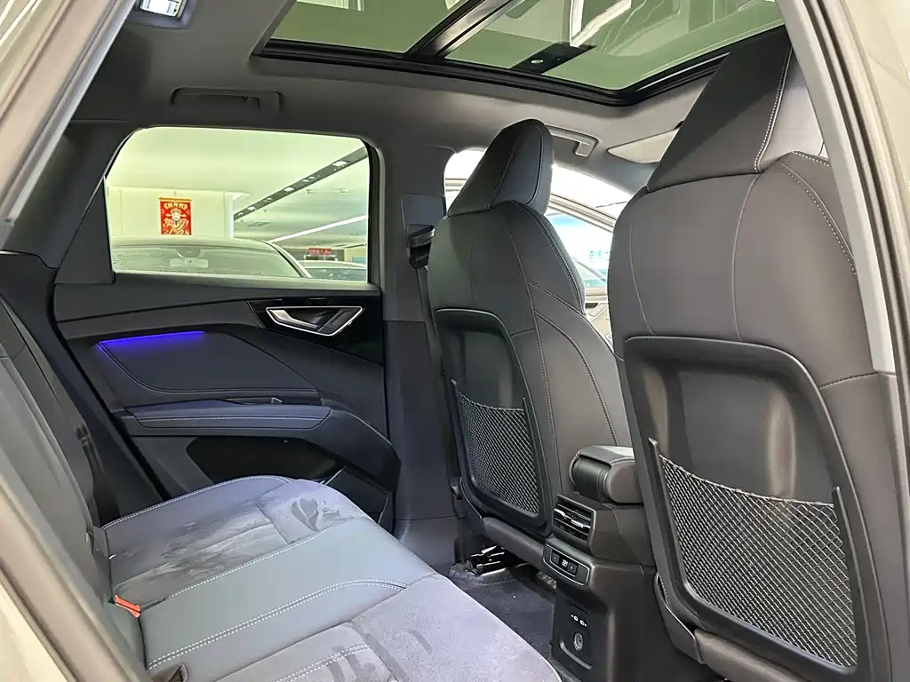 Audi Q4 e-tron 2022 — фото 15
