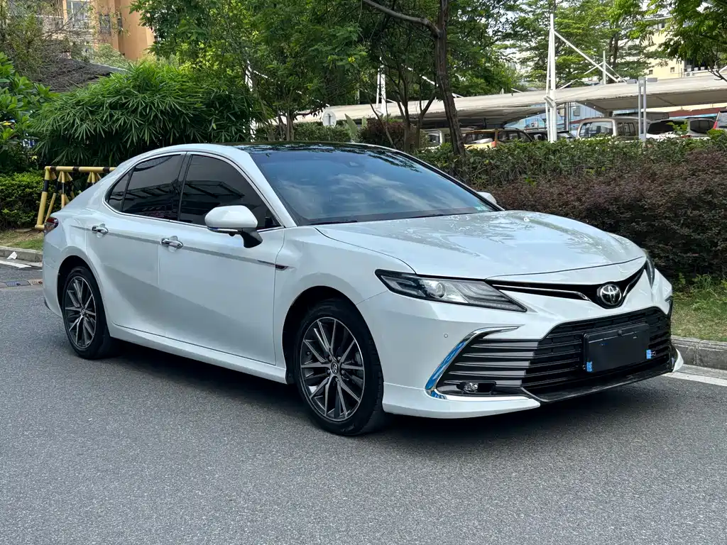 Toyota Camry 2022 — фото 3