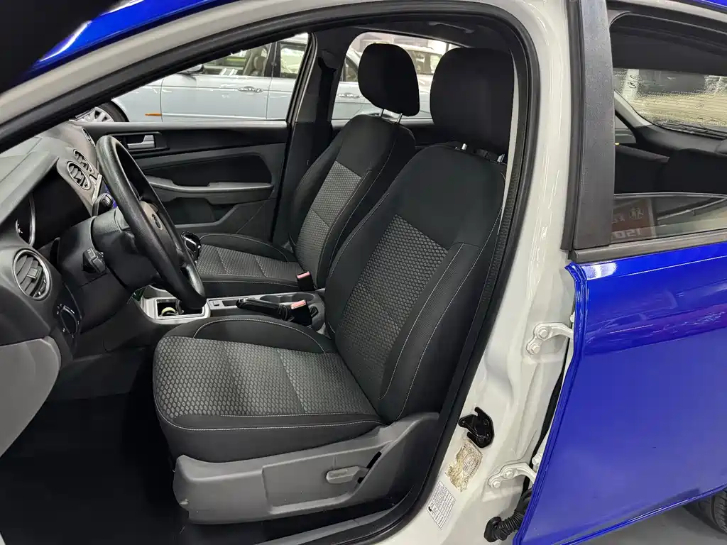 Ford Focus 2016 — фото 12