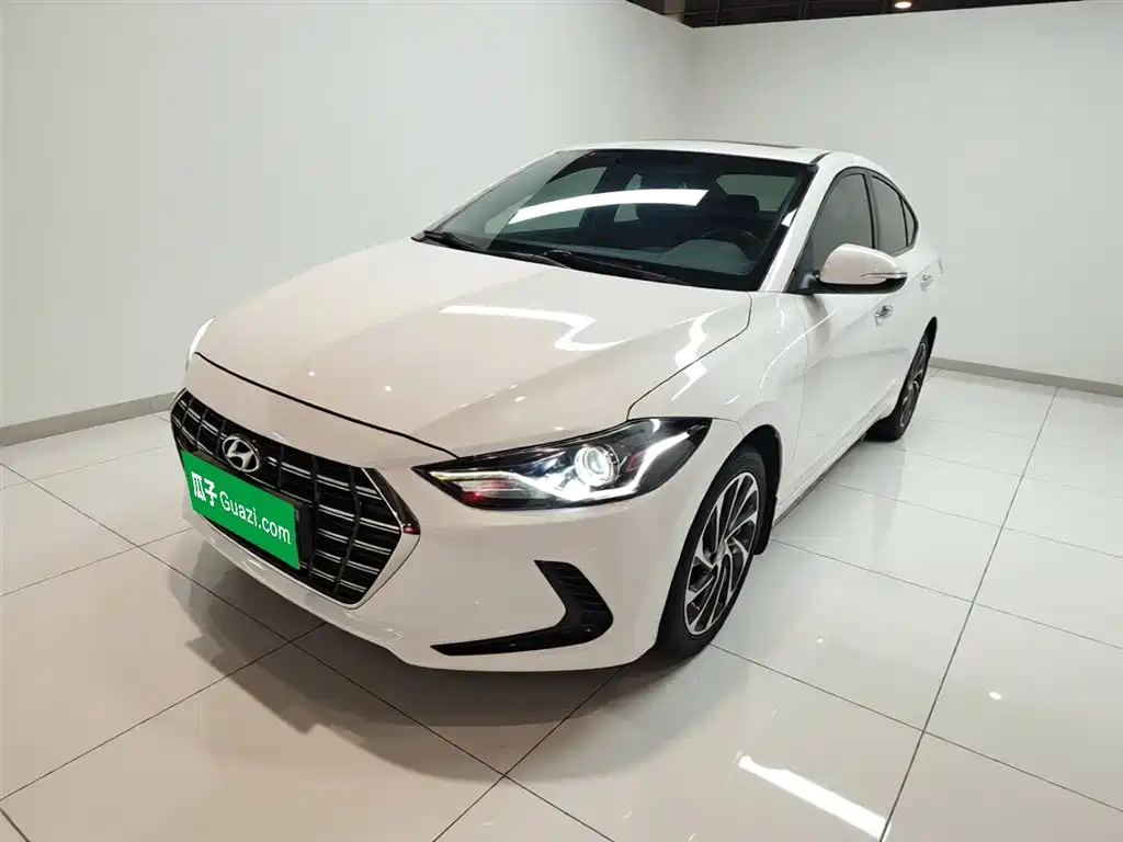 Hyundai Elantra 2020 — фото 1