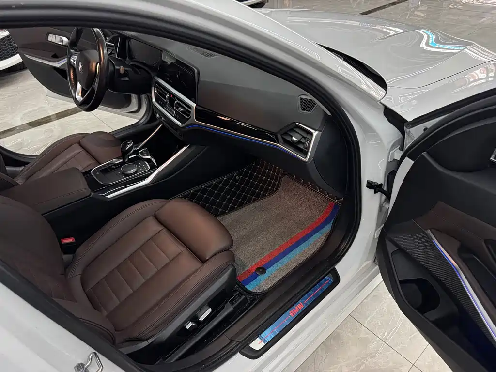 BMW 3 Series 2019 — фото 16