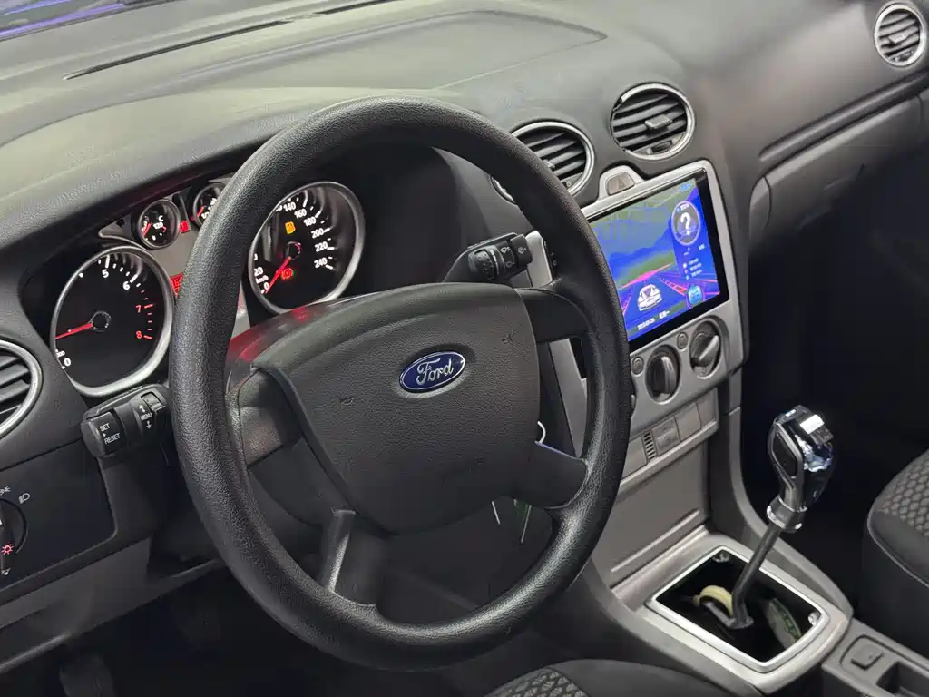 Ford Focus 2016 — фото 10