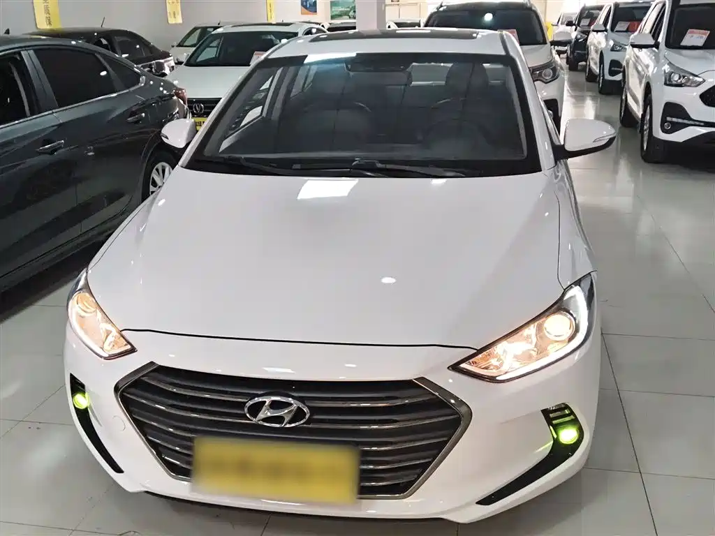 Hyundai Elantra 2019 — фото 2