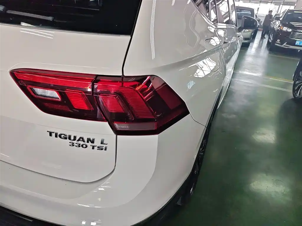 Volkswagen Tiguan L 2021 — фото 8