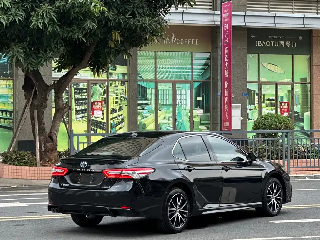 Toyota Camry 2021 — фото 5