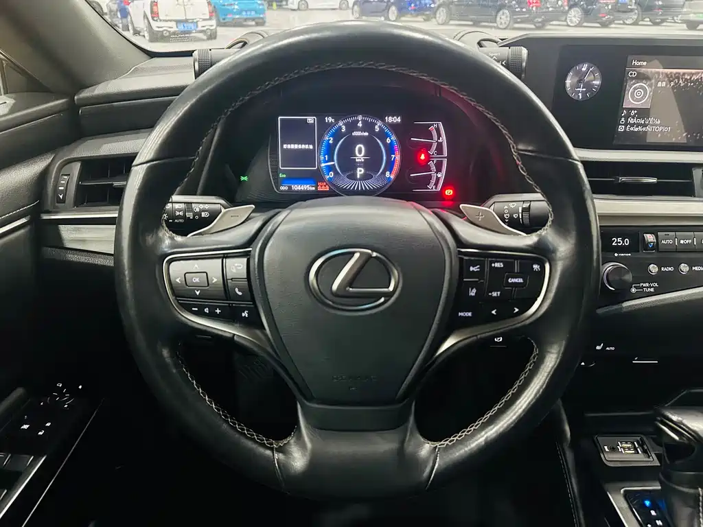 Lexus ES 2018 — фото 14