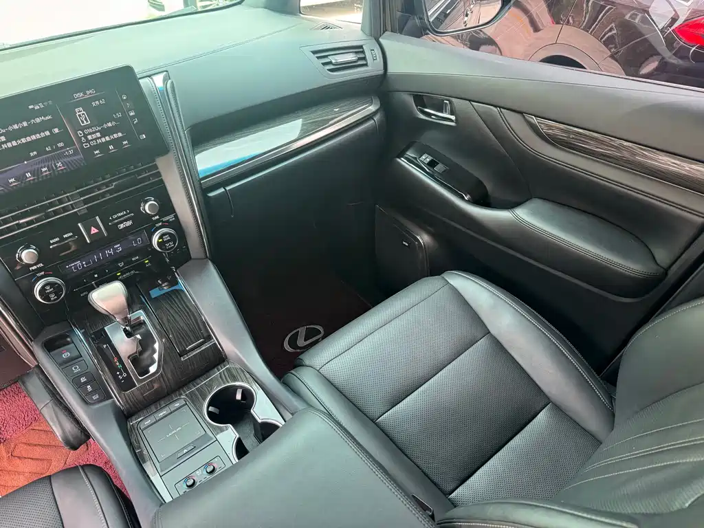 Lexus LM 2020 — фото 30